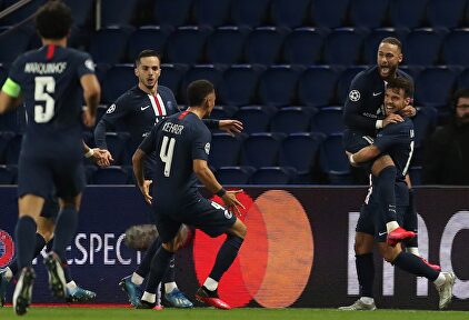 Bernat celebra con Neymar (d) su gol al Borussia Dortmund. |  EFE