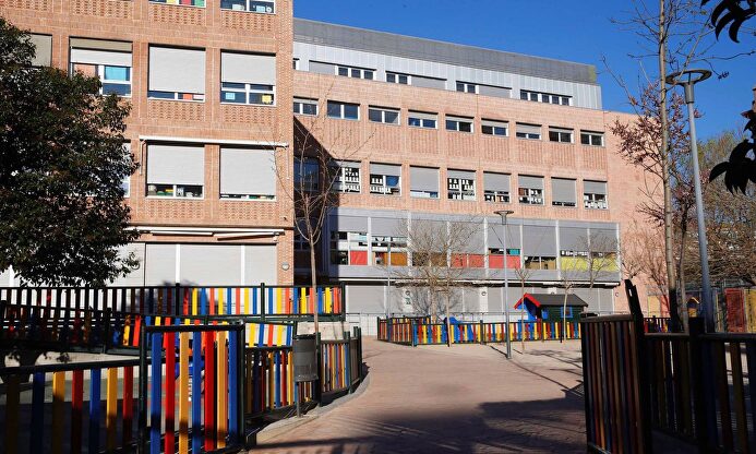Uno de los miles de colegios que no darán clase a partir de este miércoles en Madrid |  EFE
