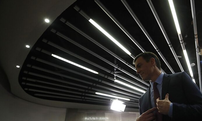 Pedro Sánchez tras comparecer por el coronavirus |  EFE