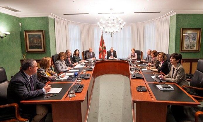 Consejo de Gobierno extraordinario presidido por Urkullu. |  Irekia