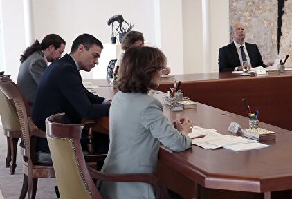 Sánchez e Iglesias, durante el Consejo de Ministros. |  EFE