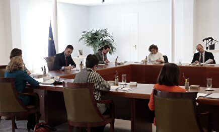 Pablo Iglesias se salta su cuarentena para acudir al Consejo de Ministros. |  EFE