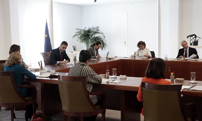 Pablo Iglesias se salta su cuarentena para acudir al Consejo de Ministros. |  EFE