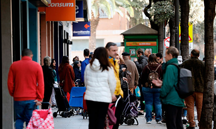 Colas en un supermercado | EFE