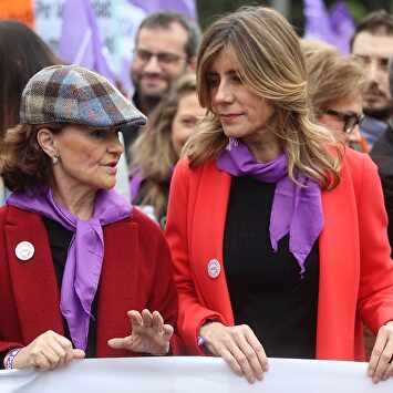 Begoña Gómez, junto a Carmen Calvo | EFE