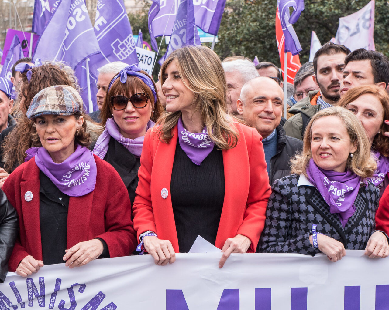 Carmen Calvo, Begoña Gómez y Nadia Calviño en la manifestación del 8-M |  C.Jordá