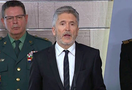 Marlaska junto a los DAO de Guardia Civil y Policía. |  EFE