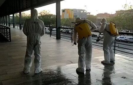 La UME desinfecta la estación de Santa Justa en Sevilla