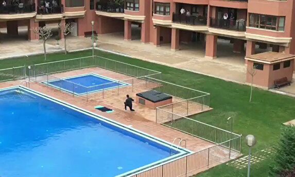 La genial idea de una leyenda del Huesca para amenizar el confinamiento de sus vecinos