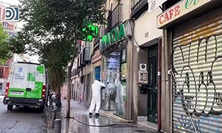 Desinfectantes a presión: así se está limpiando las calles de Madrid