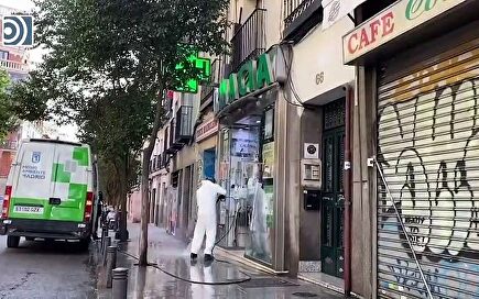 Desinfectantes a presión: así se está limpiando las calles de Madrid