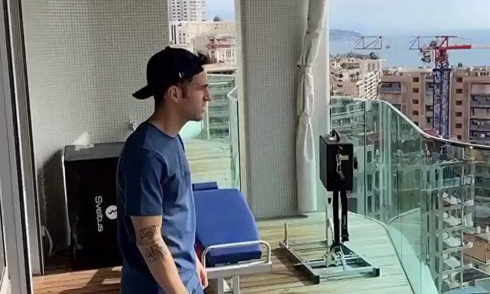 La explicación del vídeo en el que insultan a Cesc por salir a saludar a sus vecinos