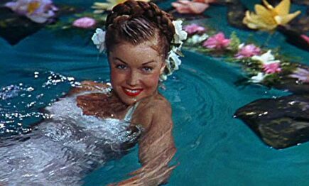 Escena de la película 'Escuela de sirenas'. | Youtube