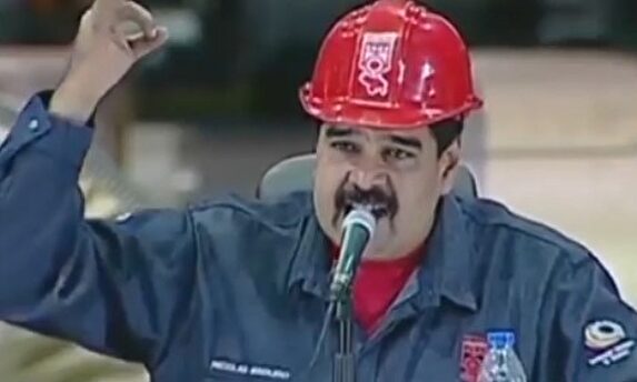 Maduro se traiciona a sí mismo: pide 5.000 millones de dólares al FMI