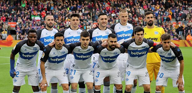 Formación inicial del Alavés en el partido de Liga contra el Barcelona en el Camp Nou el pasado 21 de diciembre. |  Cordon Press