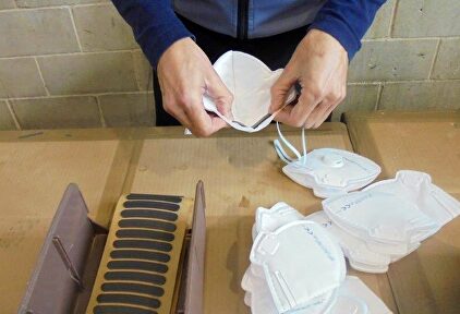 Un preso de Roca del Vallés confecciona mascarillas | Twitter: @justiciacat