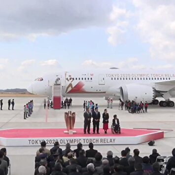 En plena pandemia por el coronavirus la antorcha olímpica llega a Japón