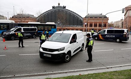 Controles de Policía Nacional en las inmediaciones de la estación de Atocha. | EFE
