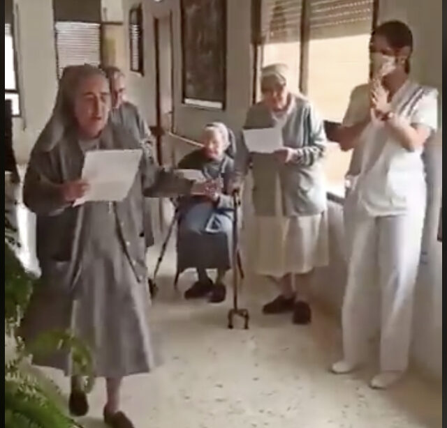 Unas monjas cantan el 'Resistiré' contra el coronavirus