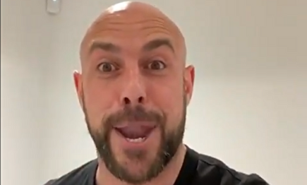 Vuelve el Pepe Reina humorista con su once para el confinamiento