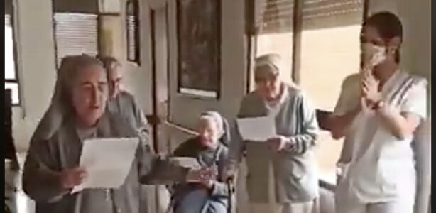 Unas monjas cantan el 'Resistiré' contra el coronavirus