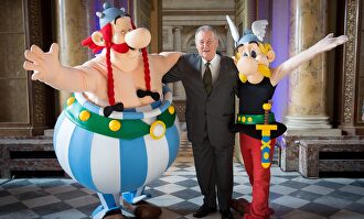 Albert Uderzo, junto a sus grandes personajes. | Cordon Press
