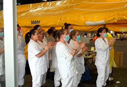 Sanitarios de CAM en Ifema. | EFE