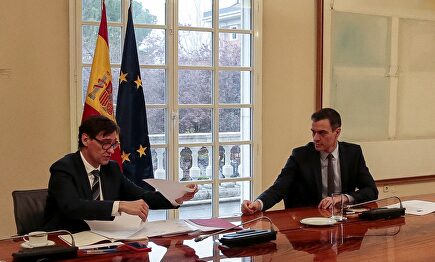 Duras críticas internacionales a la gestión de Sánchez | EFE