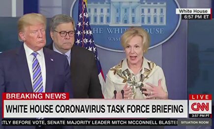 Trump "huye" de una de sus colaboradoras al enterarse de que tuvo fiebre