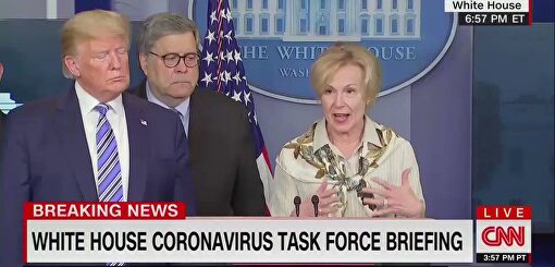 Trump "huye" de una de sus colaboradoras al enterarse de que tuvo fiebre