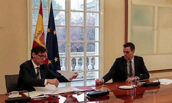 Duras críticas internacionales a la gestión de Sánchez | EFE