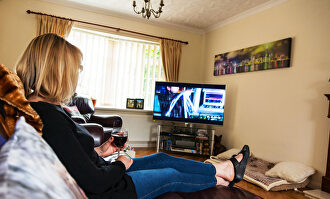 La televisión es la fuente principal de entretenimiento | Alamy