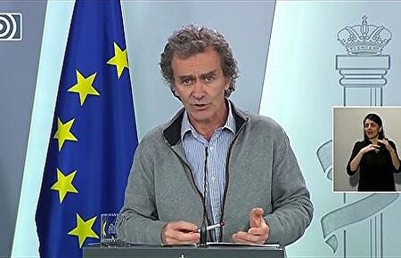 Sanidad dice que España ya está "muy cerca" de llegar al pico de la curva 