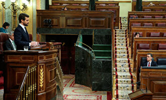 Casado y Sánchez en un pleno sobre la ampliación del estado de alarma | EFE