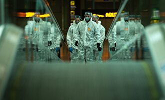 Efectivos de la UME en el Aeropuerto del Prat. | EFE