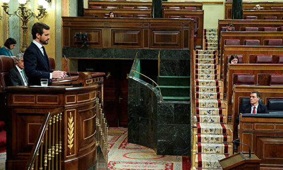 Casado y Sánchez en un pleno sobre la ampliación del estado de alarma | EFE