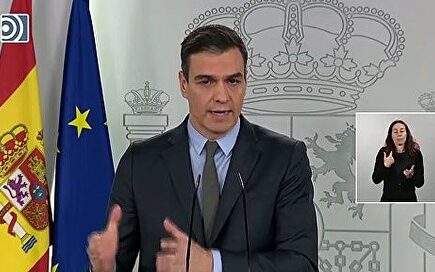 Sánchez: "Todos los trabajadores de las actividades no esenciales deberán quedarse en casa"