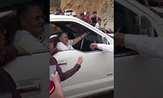 López Obrador saluda a la madre del Chapo Guzmán.