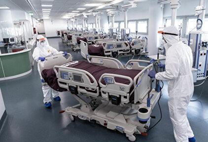 Dos enfermeras en un hospital de Italia. | Marco Alpozzi/LaPresse