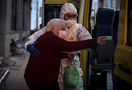Labores en residencias de ancianos. | EFE