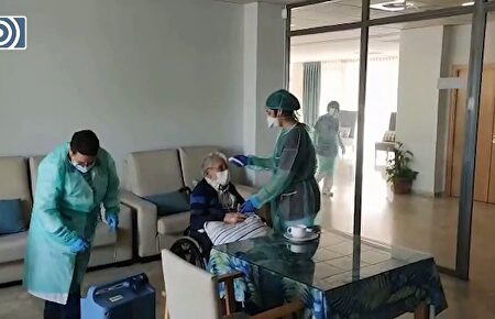 Anciano de 98 años, se cura y regresa a su hogar