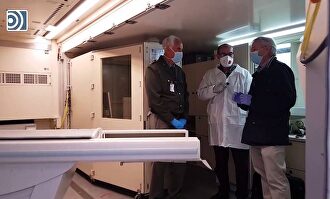 El Ejército instala un espectacular y compacto TAC en el hospital provisional de Ifema