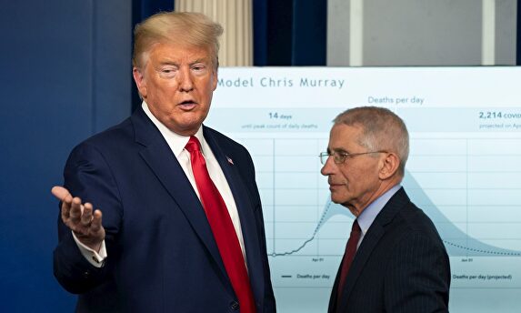 Trump con Anthony Fauci, el principal responsable científico de la lucha contra el coronavirus en EEUU | EFE