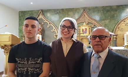 Manuel Jiménez, víctima de coronavirus, con sus nietos (Getafe)