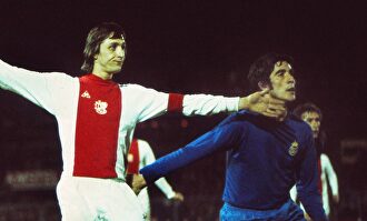 Goyo Benito, defendiendo a Johan Cruyff en un Ajax-Real Madrid de la temporada 72/73. | Cordon Press