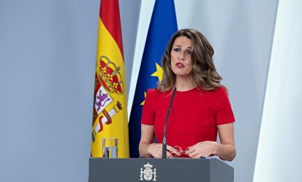 La ministra de Trabajo, Yolanda Díaz, durante la rueda de prensa para valorar los datos del paro. | EFE
