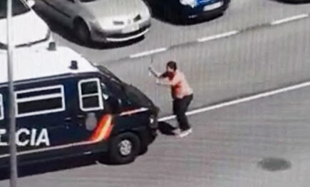 Un individuo ataca con dos catanas a varios policías en Madrid