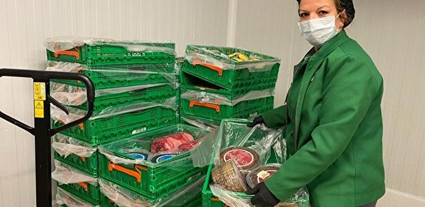 Una trabajadora de Mercadona con mascarilla | Europa Press