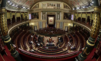 El Congreso casi vacío durante el Pleno para la prórroga del estado de alarma | Pool
