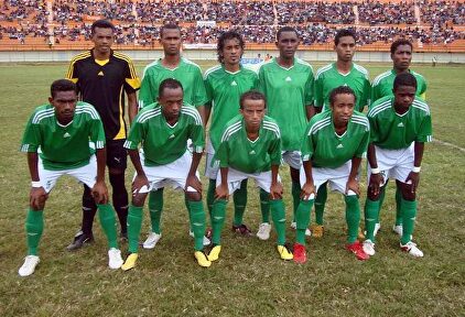 Foto de plantilla de los futbolistas del AS Adema de Madagascar. | Twitter Africatopsport.